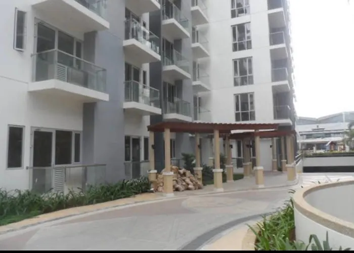 Favila Condotel Unit In Palmtree Newport Walking Distance To Airport Terminal 3 Accessable To Airport Terminal 1 &2 * Manila
