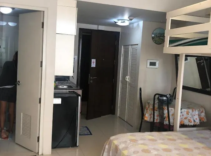 Favila Condotel Unit In Palmtree Newport Walking Distance To Airport Terminal 3 Accessable To Airport Terminal 1 &2 Manila