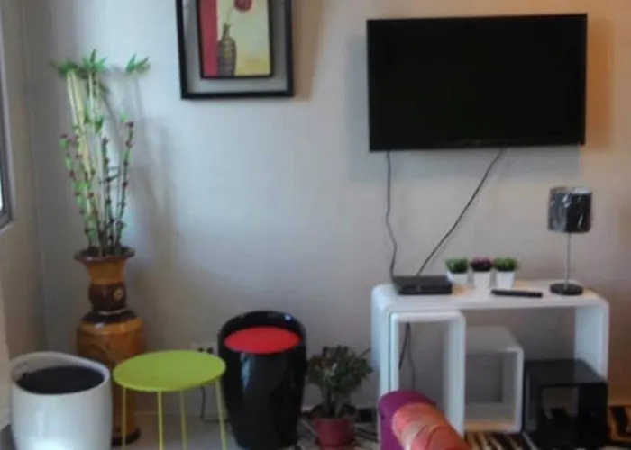 Favila Condotel Unit In Palmtree Newport Walking Distance To Airport Terminal 3 Accessable To Airport Terminal 1 &2 Manila