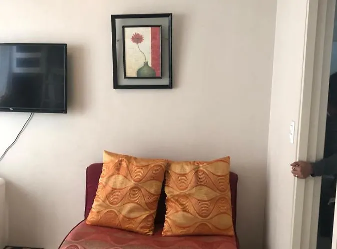 Favila Condotel Unit In Palmtree Newport Walking Distance To Airport Terminal 3 Accessable To Airport Terminal 1 &2 Apartamento