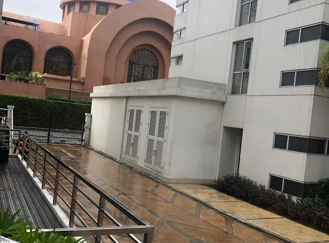 Favila Condotel Unit In Palmtree Newport Walking Distance To Airport Terminal 3 Accessable To Airport Terminal 1 &2 Apartamento
