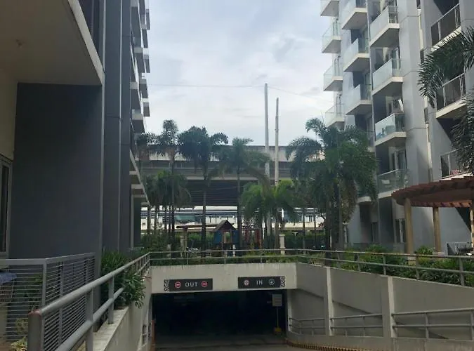 Favila Condotel Unit In Palmtree Newport Walking Distance To Airport Terminal 3 Accessable To Airport Terminal 1 &2 Apartamento *